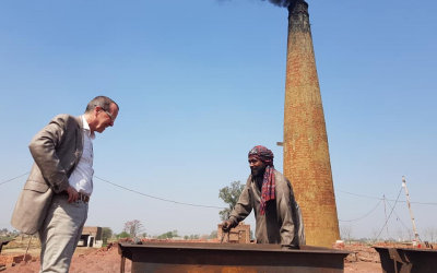 Der Deutsche Botschafter zu Besuch in unserem Ziegelei Dorf in Pakistan