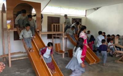 Ein Spielgerät für die Kinder in Nepal