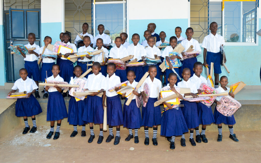 Neue Schuluniformen für die Kinder der Igoma C